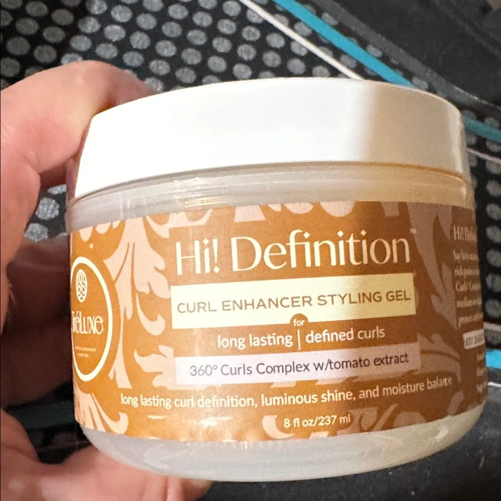 Tre-Luxe Untie the Knot Nourishing Leave-In Conditioner and Hi!Defenition gel - Picture 3 of 3